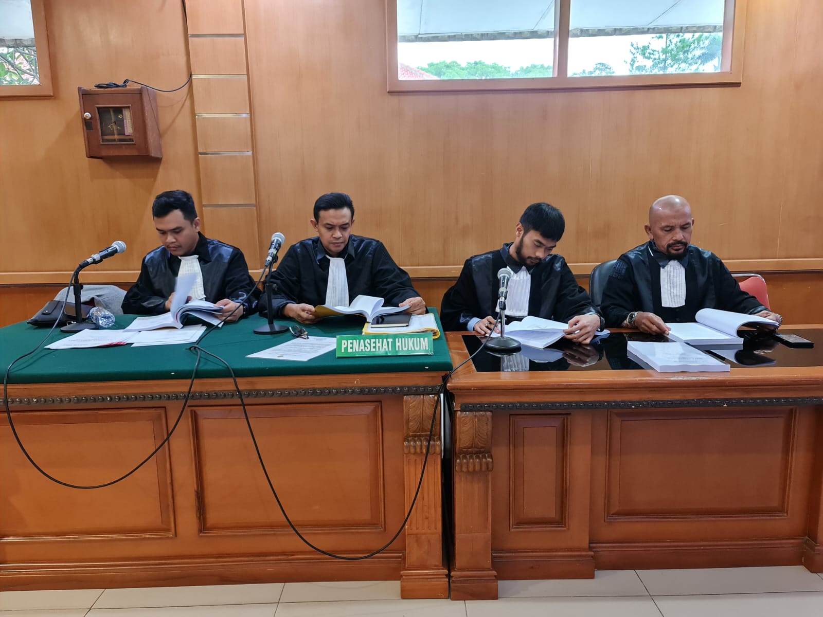 Tim Advokat di Persidangan